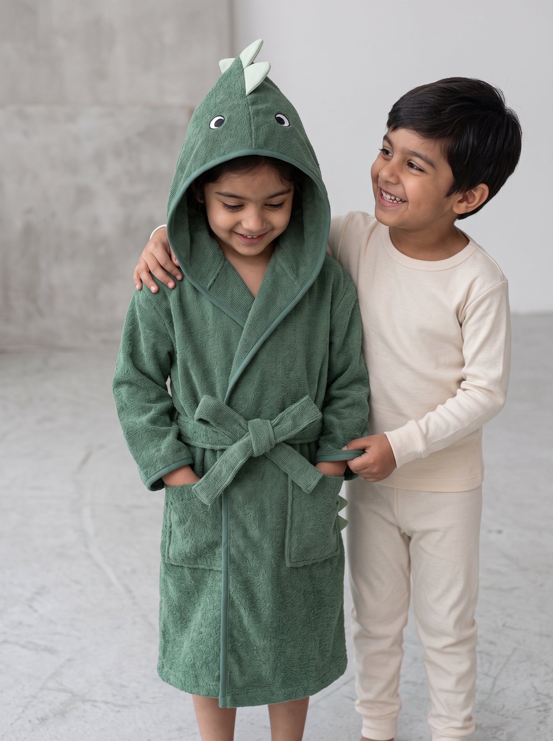 Kids Bathrobe – Soft & Cozy Hooded Bathrobe for Boys & Girls | Ages 4-8 Years